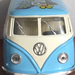 Meet your Posher, Connie